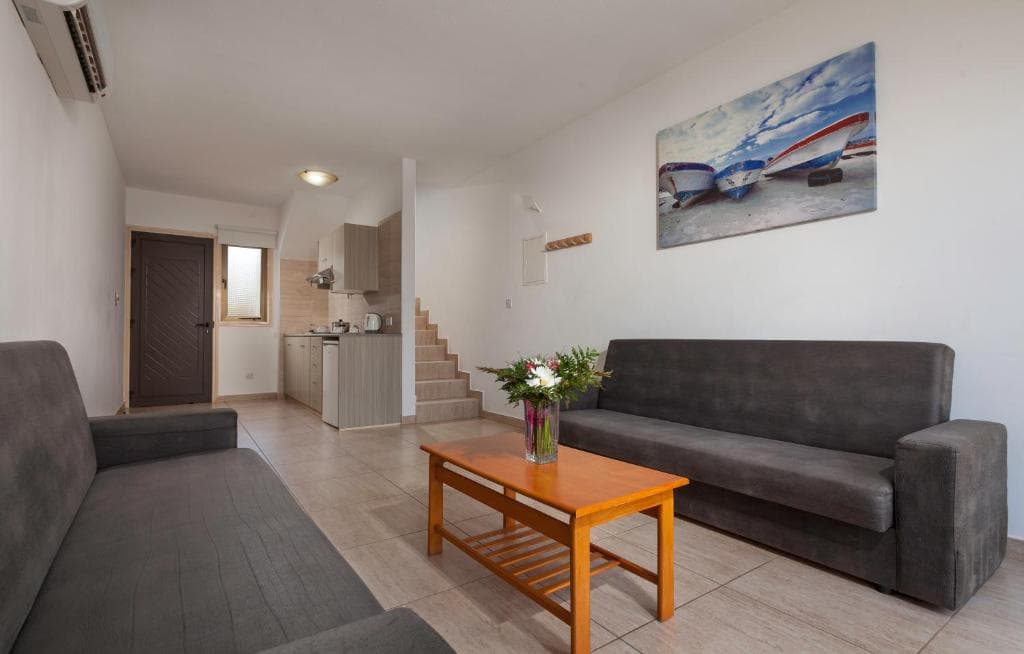 Penelope Beach Hotel Apts - 12