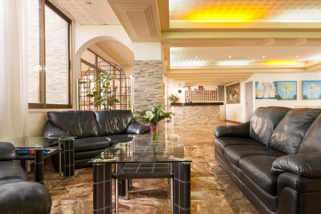 Penelope Beach Hotel Apts - 17