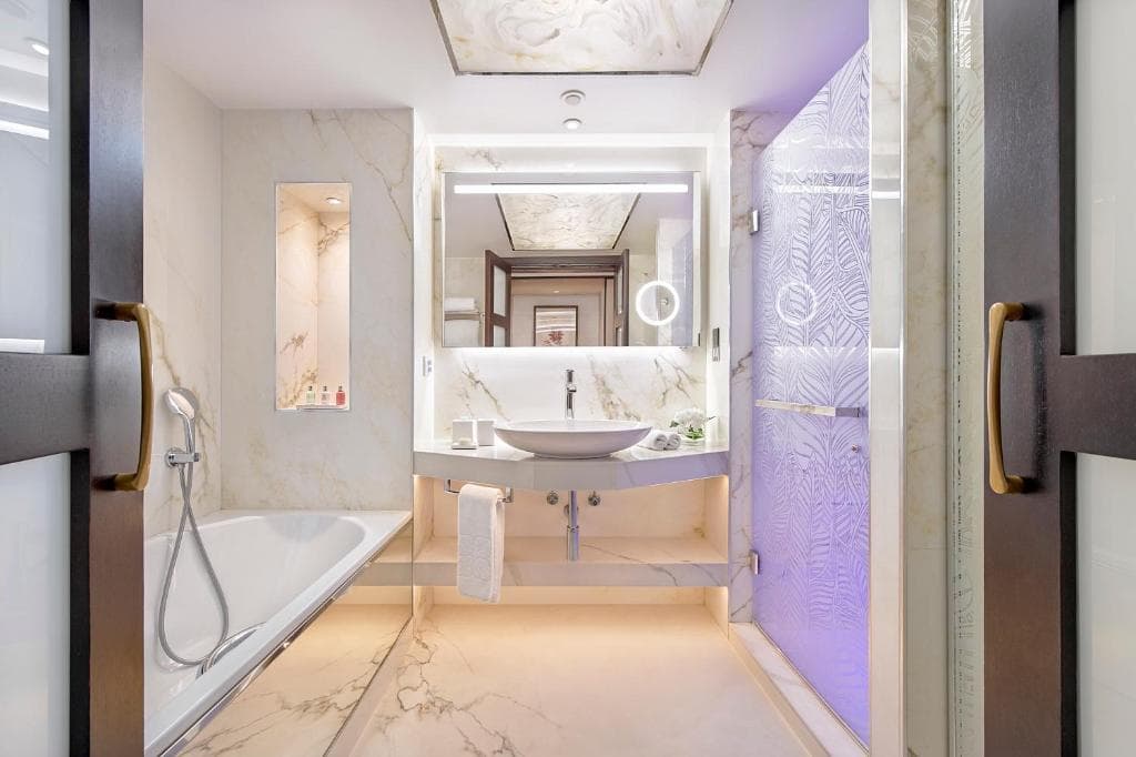 Four Seasons Hotel - 2