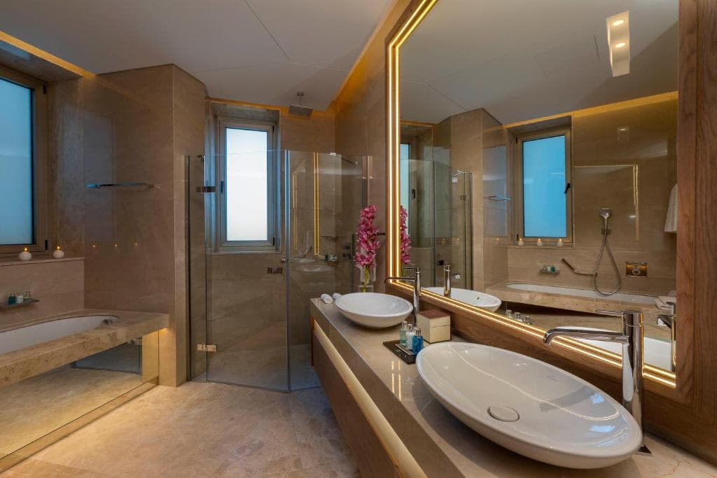 Four Seasons Hotel - 7