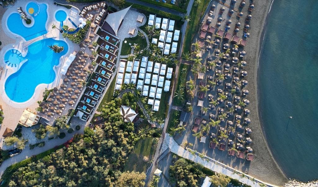 Four Seasons Hotel - 10