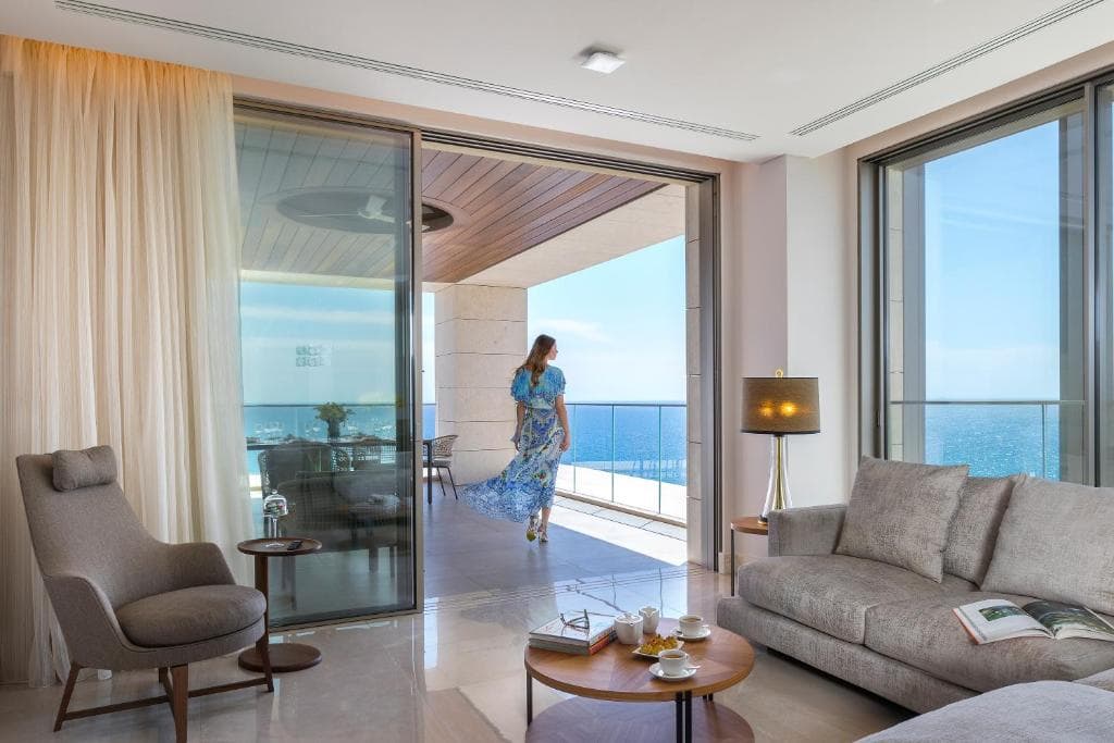 Four Seasons Hotel - 16