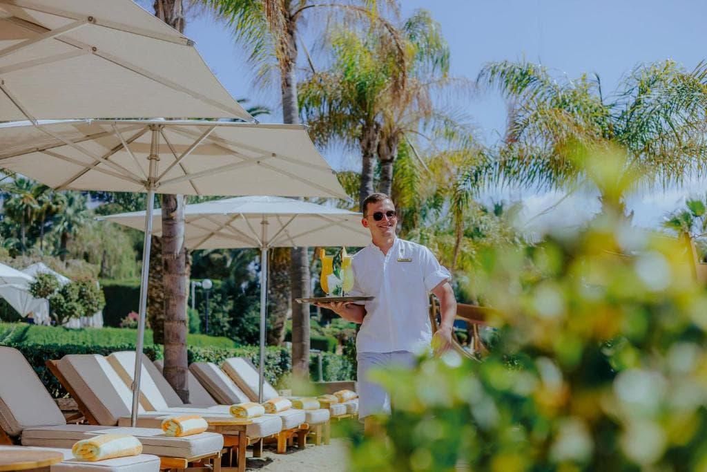 Four Seasons Hotel - 24