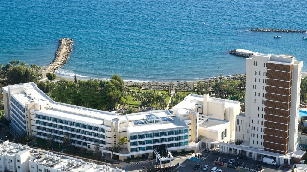 Mediterranean Beach Hotel - 12