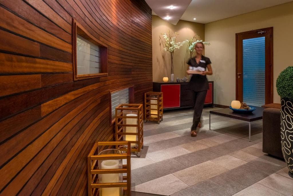 Mediterranean Beach Hotel - 14