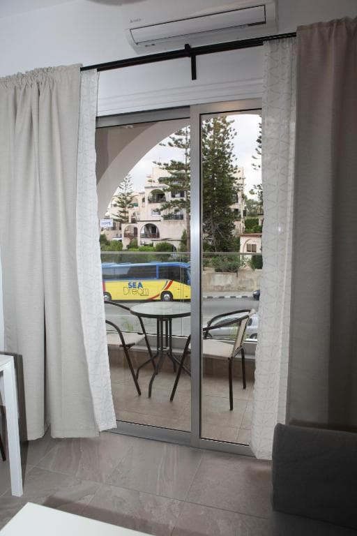 Polyxeni Hotel Apartments - 31