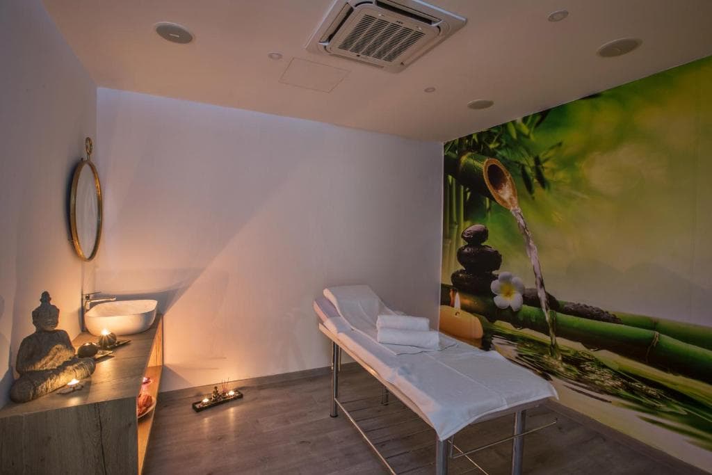 Hotel Bohemian Gardens - 38