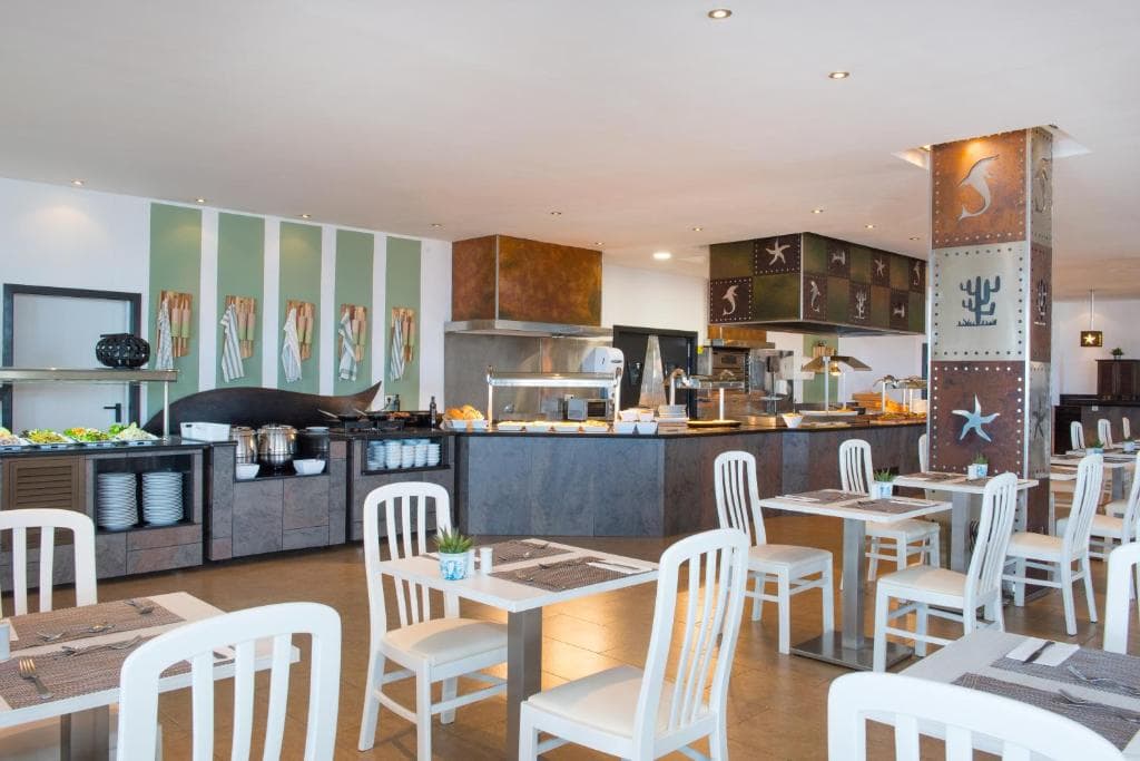 Iberostar Waves Bouganville Playa - 30