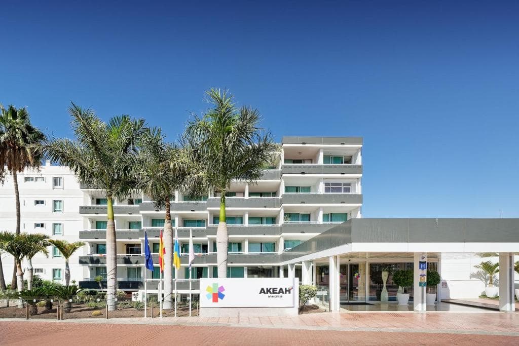 Akeah Broncemar - 14