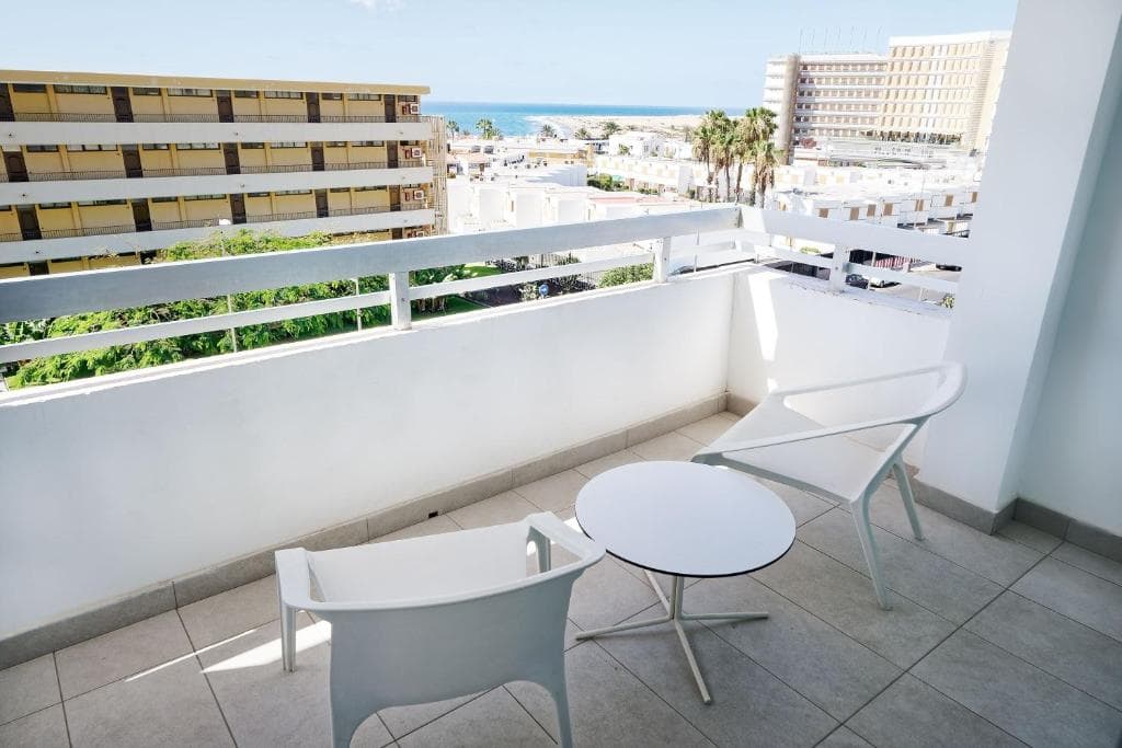 Akeah Broncemar - 15