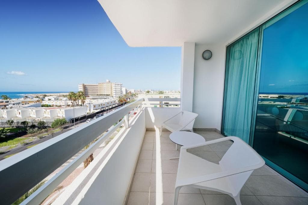 Akeah Broncemar - 17