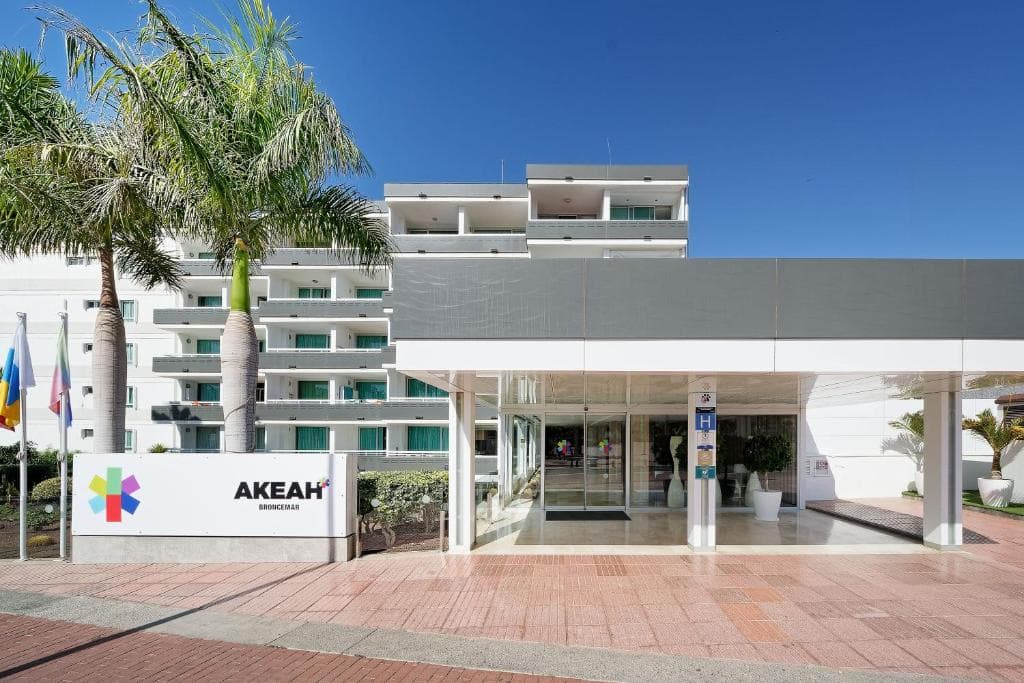 Akeah Broncemar - 18