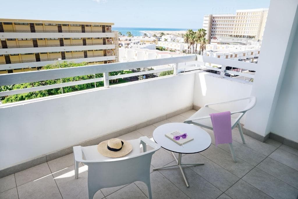 Akeah Broncemar - 21