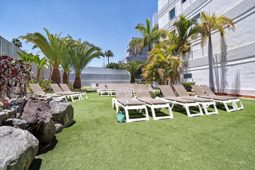 Akeah Broncemar - 32