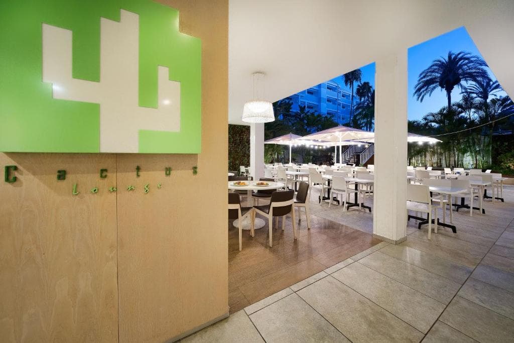 Akeah Broncemar - 43