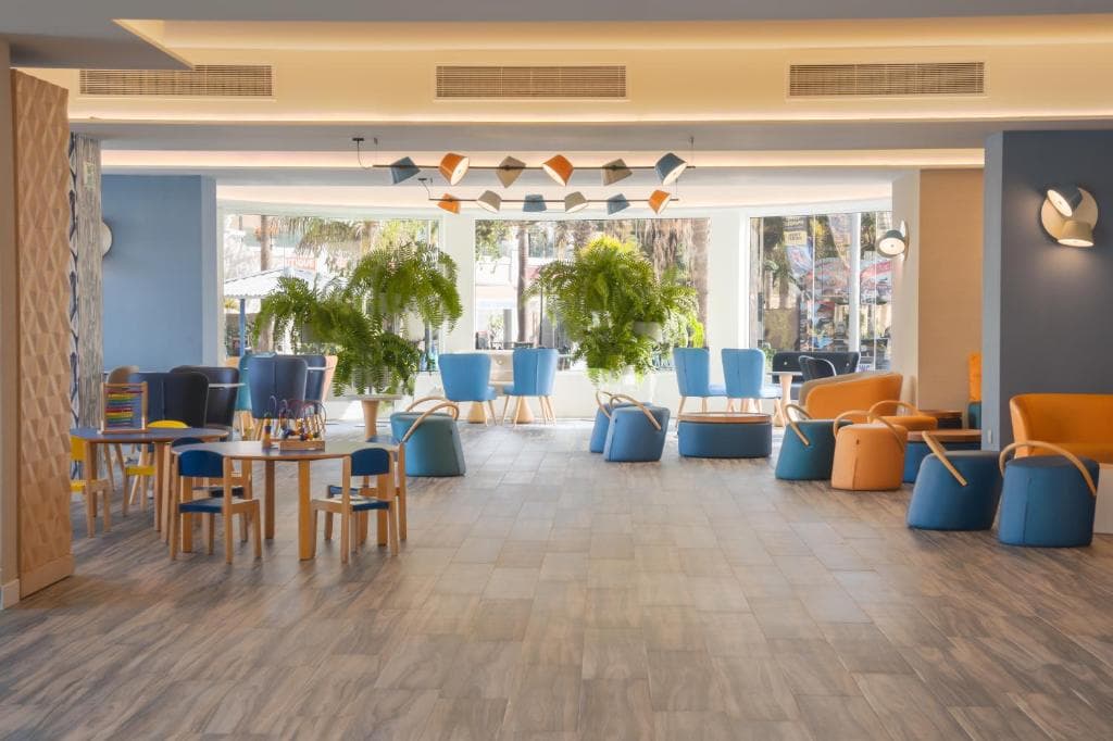 Hovima La Pinta Beachfront Family Hotel - 16