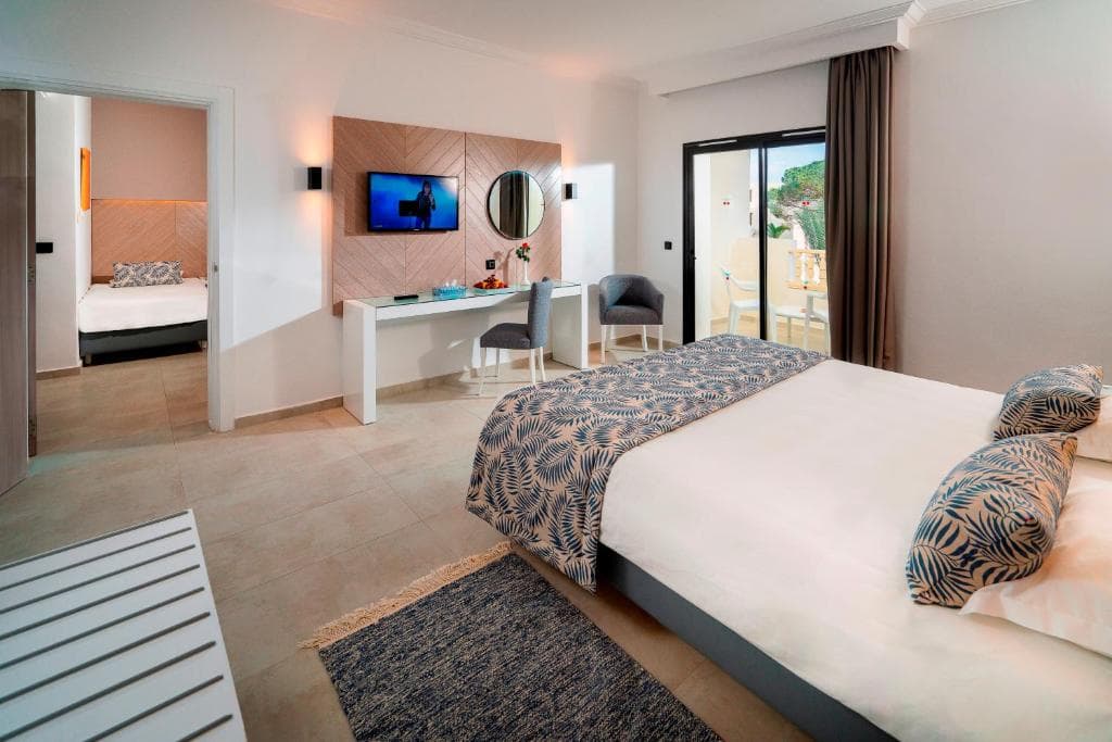Hotel Delfino Beach - 11