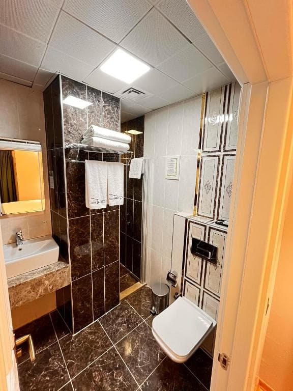 Hotel Black Tulip - 25