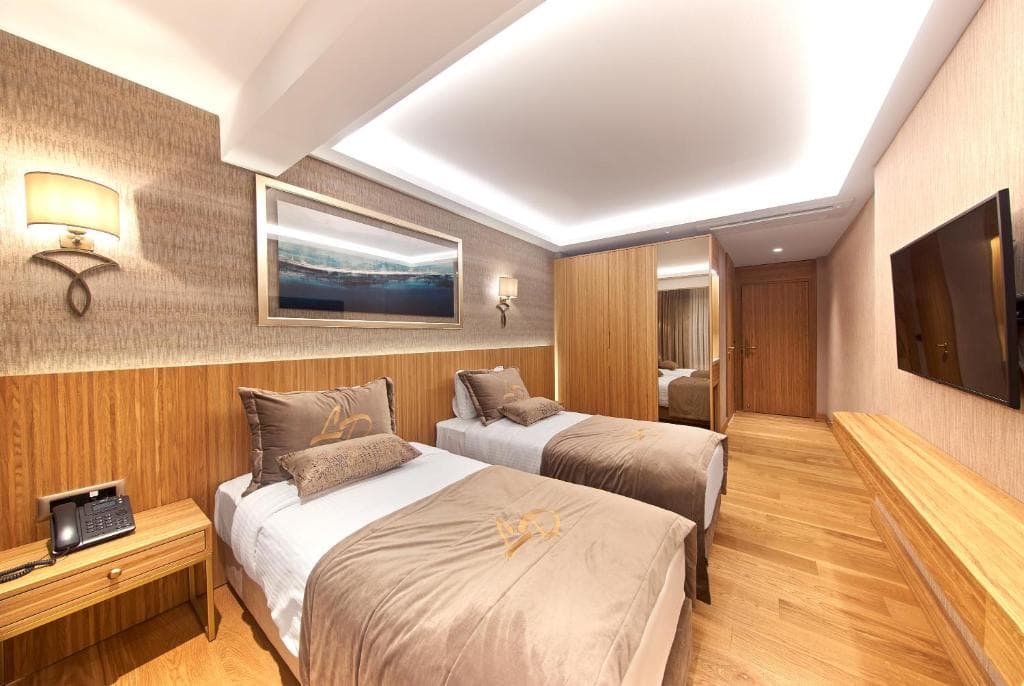 Lady Diana Hotel - 4