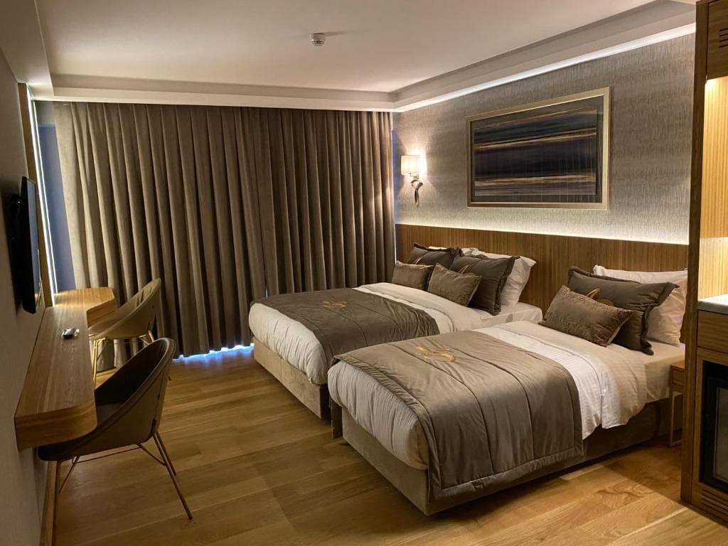 Lady Diana Hotel - 32