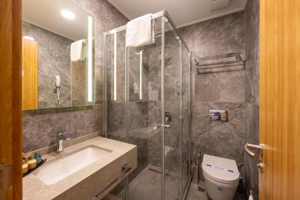 Ravi Hotel - 8