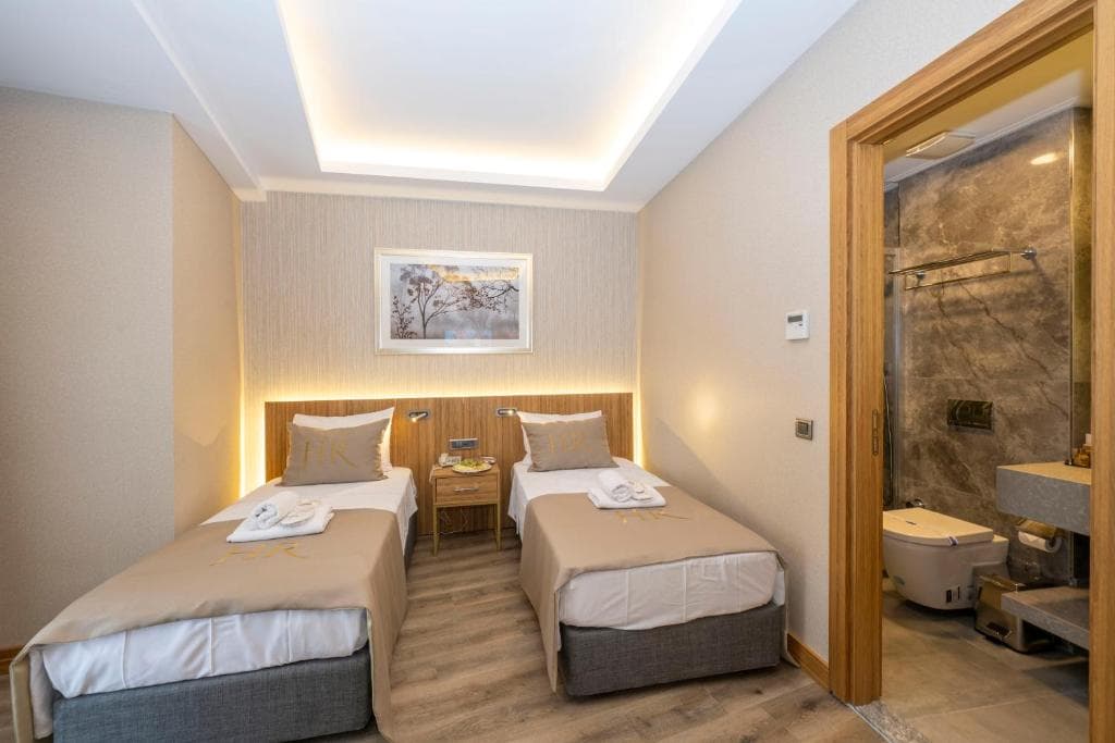 Ravi Hotel - 12