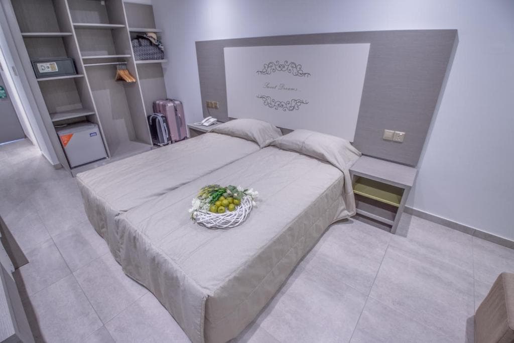 Hotel Nicholas Color - 10