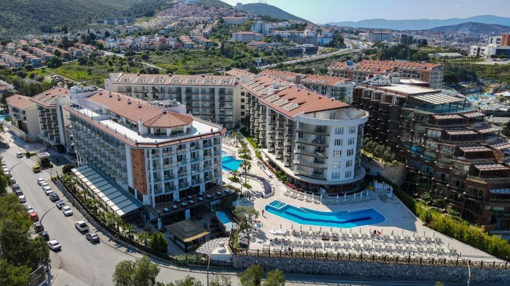 Hotel Ramada and Suites By Wyndham Kusadasi - 4