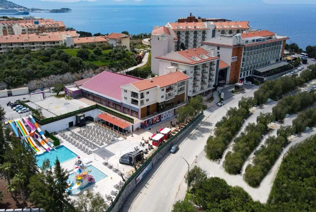 Hotel Ramada and Suites By Wyndham Kusadasi - 7