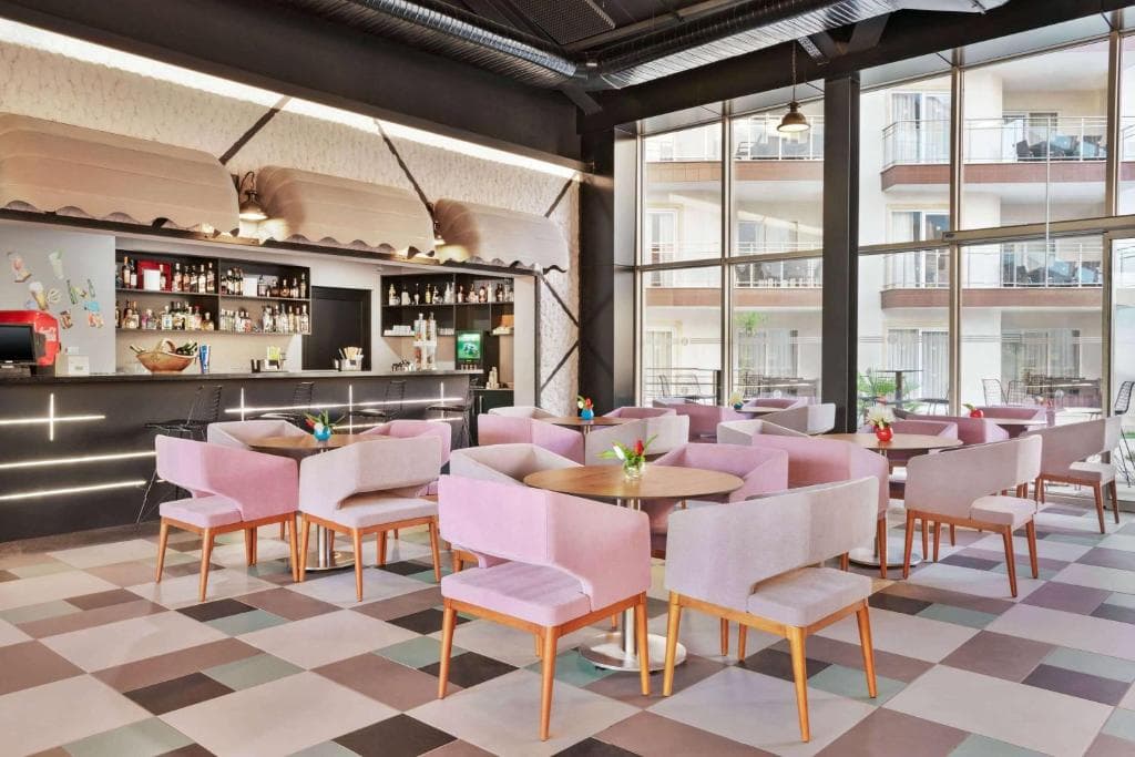 Hotel Ramada and Suites By Wyndham Kusadasi - 8