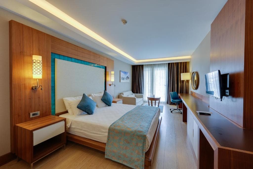 Hotel Ramada and Suites By Wyndham Kusadasi - 9