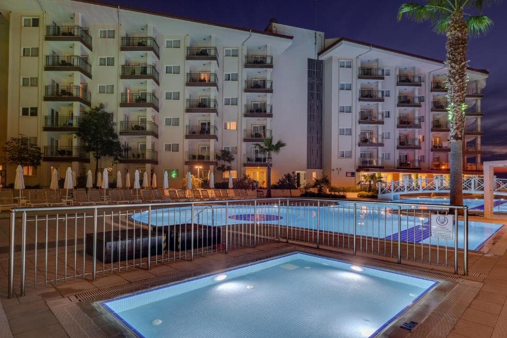 Hotel Ramada and Suites By Wyndham Kusadasi - 17