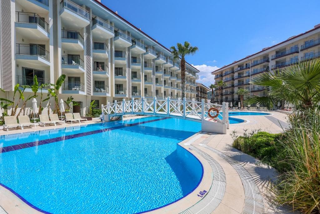 Hotel Ramada and Suites By Wyndham Kusadasi - 18