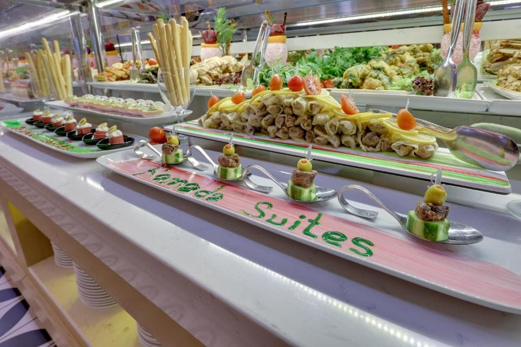 Hotel Ramada and Suites By Wyndham Kusadasi - 37