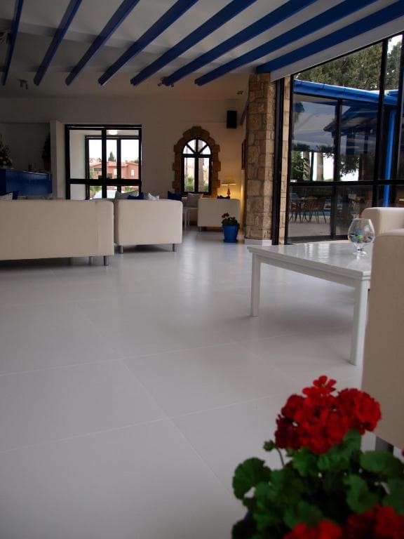 Hilltop Gardens Hotel Apartments - 13