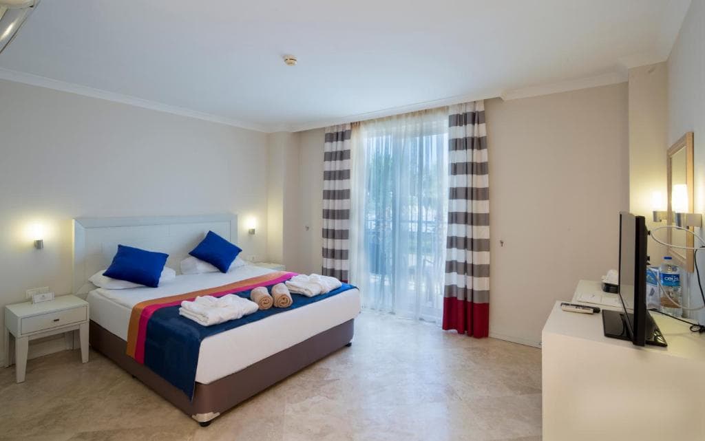 Crystal Boutique Beach Resort - 10