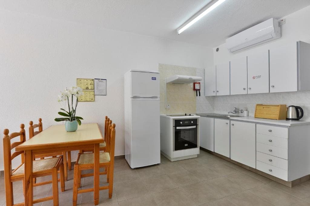 Napa Prince Hotel Apts - 39