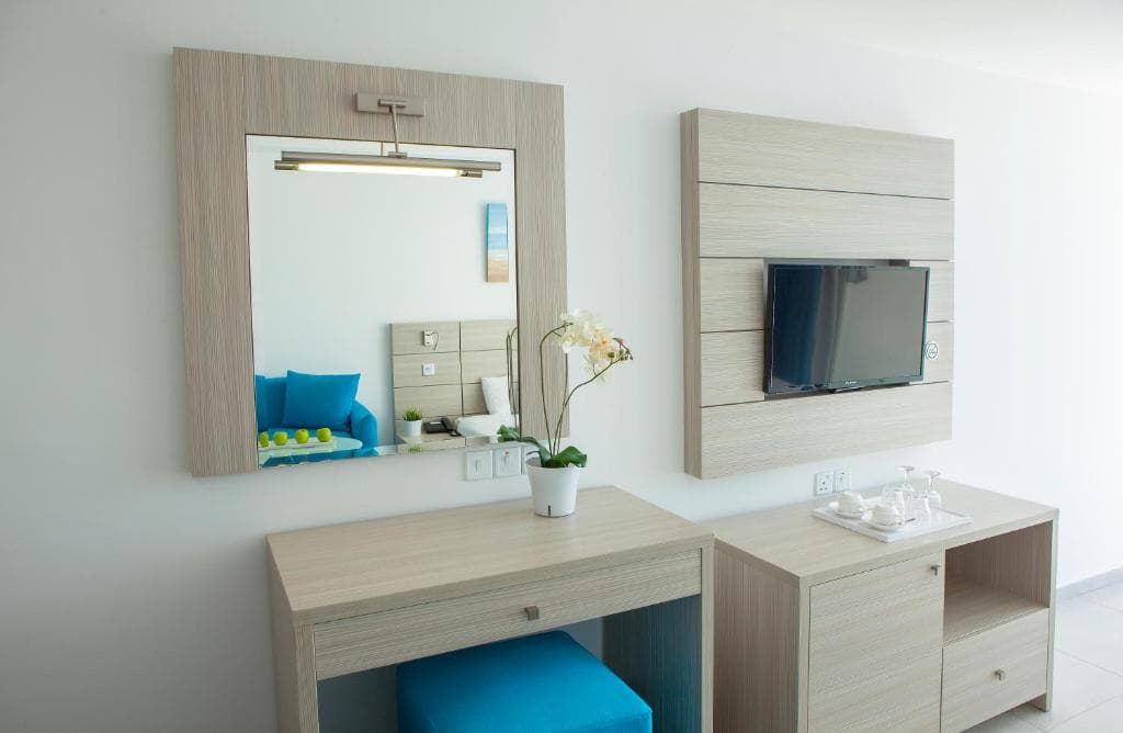 Limanaki Beach Hotel & Suites - 34