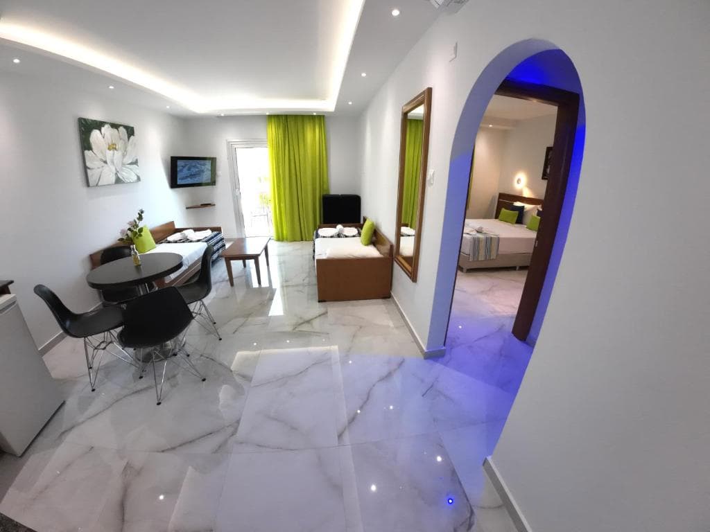 Loutsiana Deluxe Apartments - 8