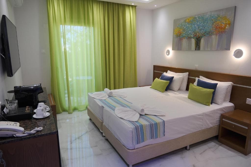 Loutsiana Deluxe Apartments - 11