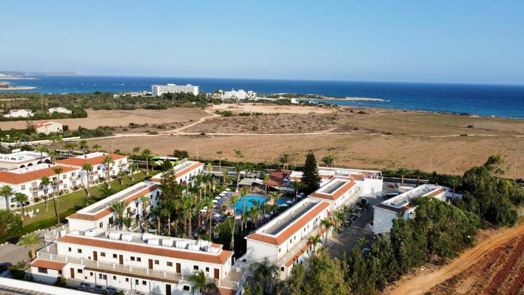 Loutsiana Deluxe Apartments - 13