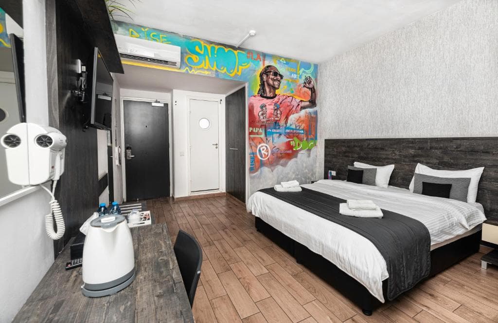 Rise Street Art Hotel - 30